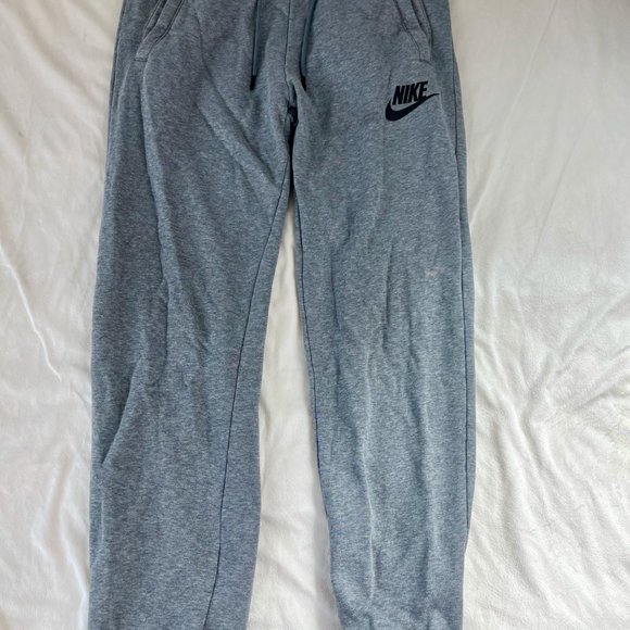 Nike Sweatpants - Sportswear Essential Jogger - LIKE NEW - Picture 4 of 7